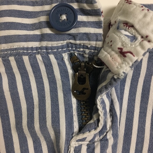 Hollister - Picture 2 of 5